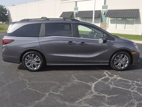 Used 2026 Honda Odyssey Touring image 8