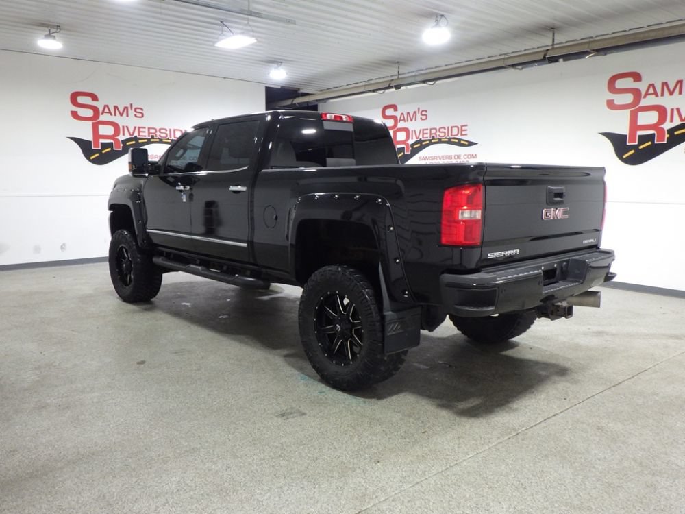 Used 2019 GMC Sierra 2500 Denali w/ Duramax Plus Package AWD/4WD image 2