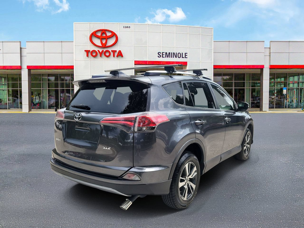 Used 2018 Toyota RAV4 XLE FWD image 3
