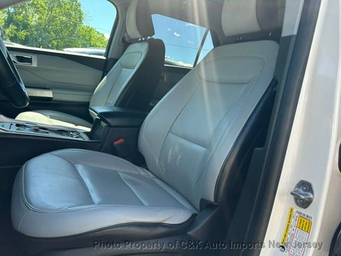 Used 2021 Ford Explorer XLT w/ Equipment Group 202A AWD/4WD image 23