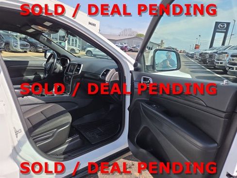 Used 2020 Jeep Grand Cherokee Laredo AWD/4WD image 13