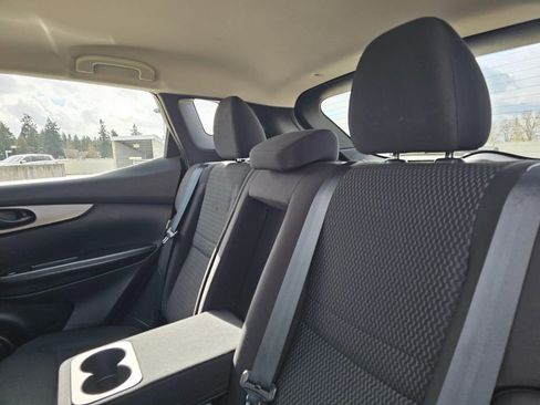 Used 2020 Nissan Rogue Sport S image 19