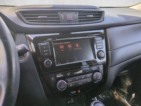 Used 2019 Nissan Rogue SV AWD/4WD image 14