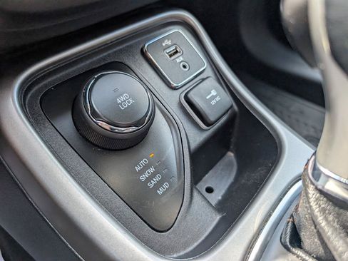 Used 2018 Jeep Compass Latitude w/ Popular Equipment Group AWD/4WD image 10