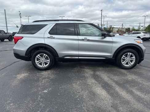 Used 2023 Ford Explorer XLT w/ Equipment Group 202A AWD/4WD image 8