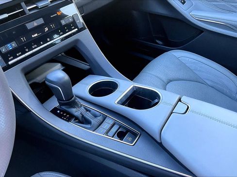 Used 2019 Toyota Avalon Limited FWD image 15