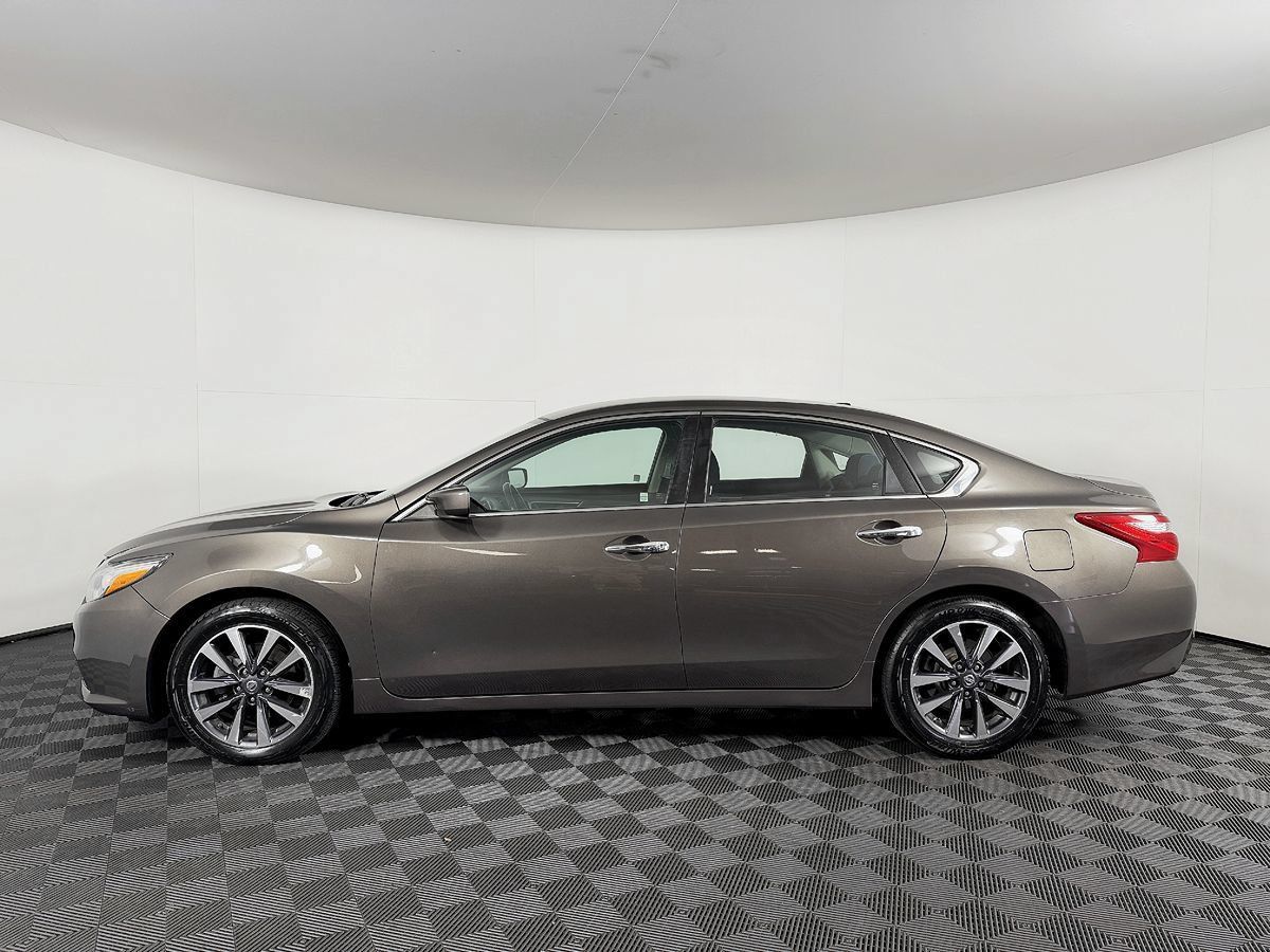Used 2017 Nissan Altima 2.5 SV FWD image 17
