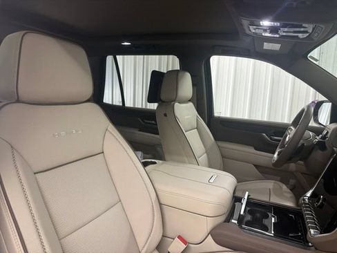 Used 2026 GMC Yukon Denali w/ Denali Reserve Package AWD/4WD image 24