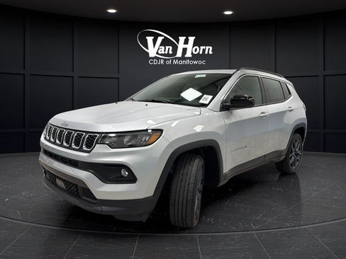 New 2026 Jeep Compass Latitude AWD/4WD image 3