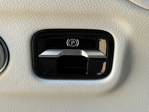 Used 2023 Mercedes-Benz EQS 580 4MATIC SUV image 32