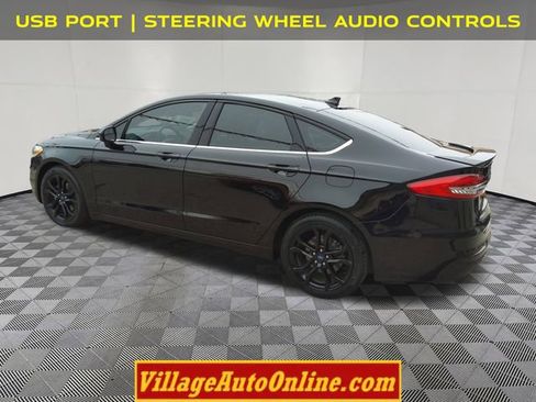 Used 2019 Ford Fusion SE w/ Equipment Group 151A image 2