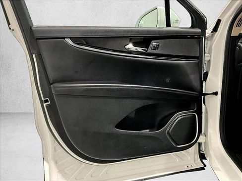 Used 2023 Lincoln Nautilus FWD w/ Premium Package image 18