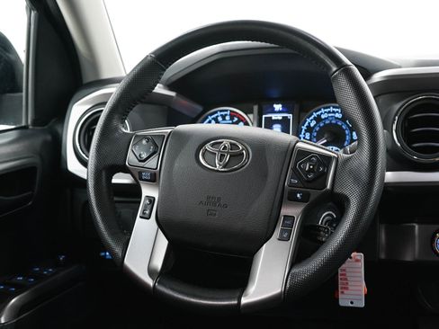 Used 2022 Toyota Tacoma SR5 AWD/4WD image 17
