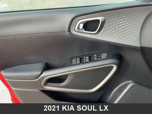Used 2021 Kia Soul LX image 10