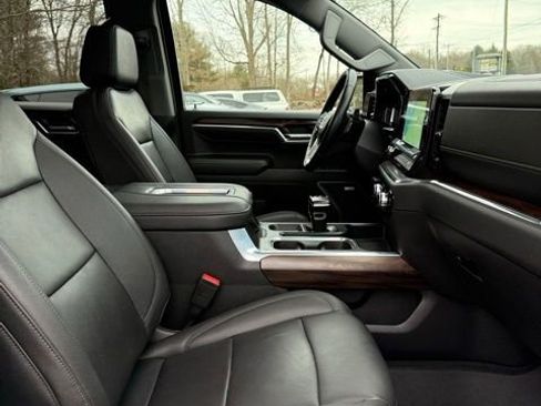 Used 2022 GMC Sierra 1500 SLT w/ SLT Premium Plus Package AWD/4WD image 18