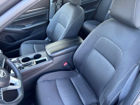 Used 2025 Nissan Altima 2.5 SV FWD image 36