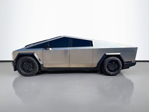 Used 2024 Tesla Cybertruck AWD Crew Cab image 2