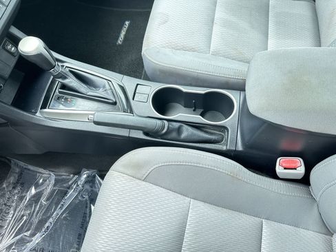 Used 2015 Toyota Corolla LE FWD image 19