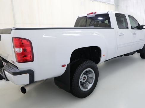 Used 2011 GMC Sierra 3500 Denali image 18
