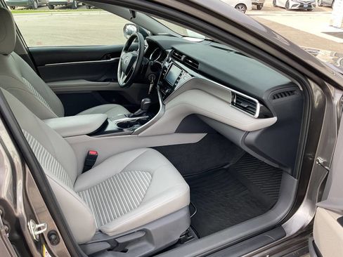 Used 2018 Toyota Camry SE w/ Moonroof Package FWD image 39