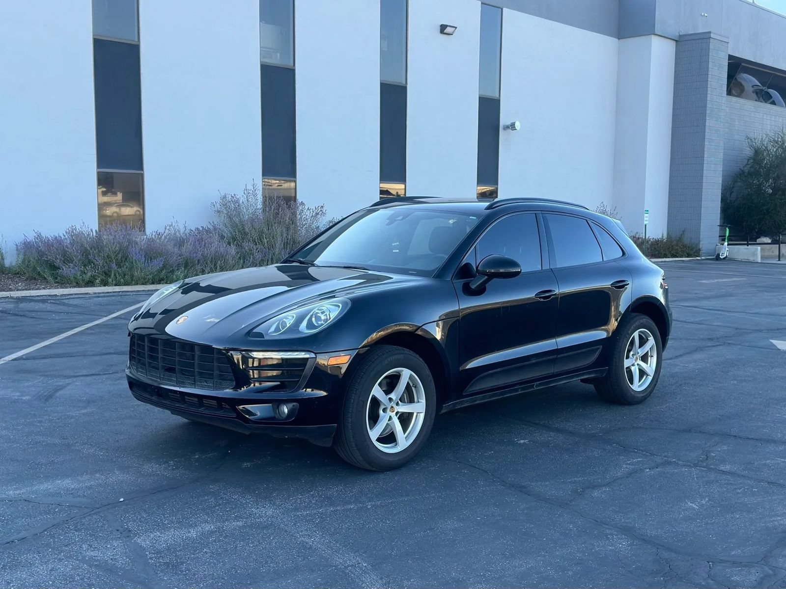 Used 2017 Porsche Macan AWD/4WD image 1