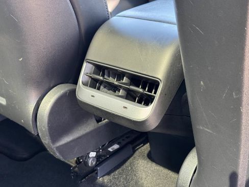 Used 2021 Tesla Model Y Long Range AWD/4WD image 22