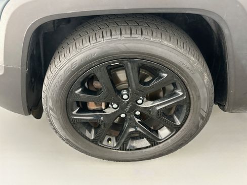 Used 2017 Jeep Renegade Altitude FWD image 11