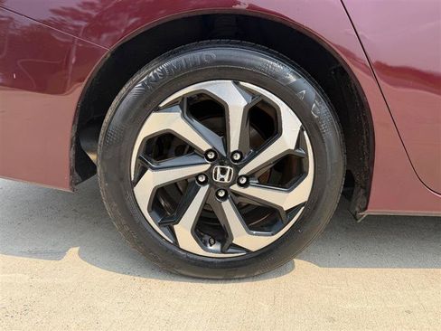 Used 2017 Honda Accord EX image 11