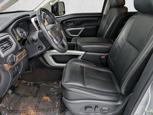 Used 2017 Nissan Titan SL image 15