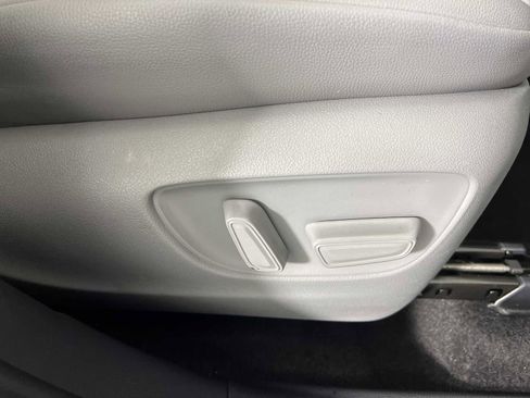 Used 2024 Toyota Highlander XLE image 25