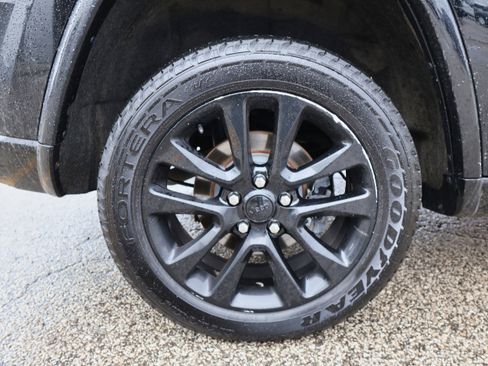 Used 2019 Jeep Grand Cherokee Altitude image 31