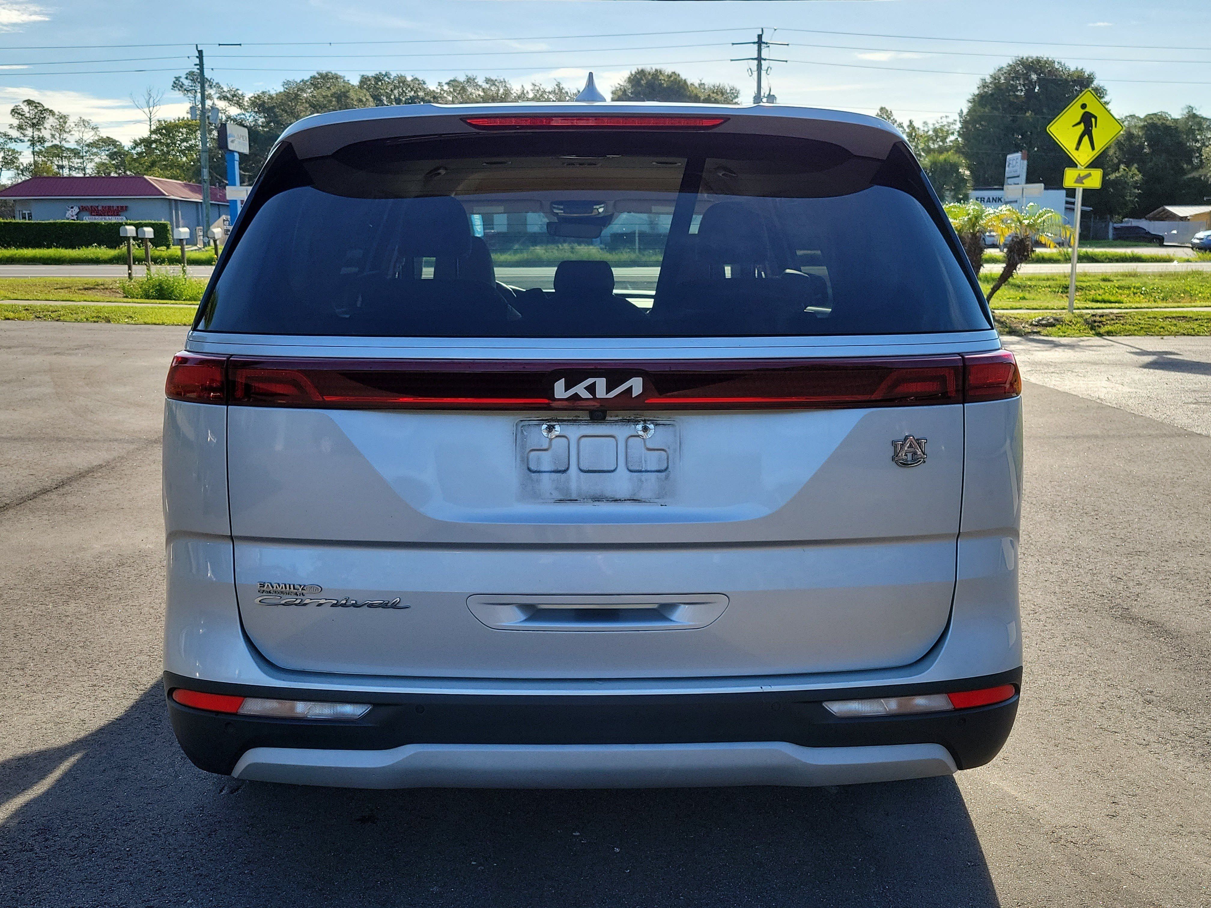 Used 2022 Kia Carnival LX FWD image 5