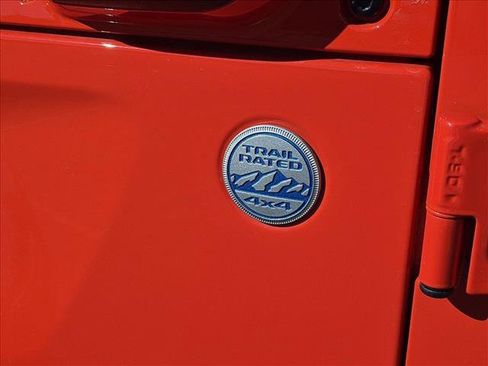 Used 2023 Jeep Wrangler Unlimited Sahara w/ Cold Weather Group AWD/4WD image 9