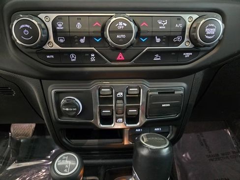 Used 2021 Jeep Gladiator Overland image 22