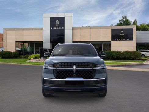 New 2026 Lincoln Navigator Reserve image 7