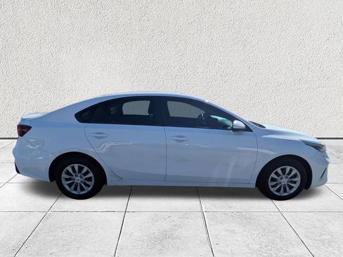 Used 2023 Kia Forte LX image 2