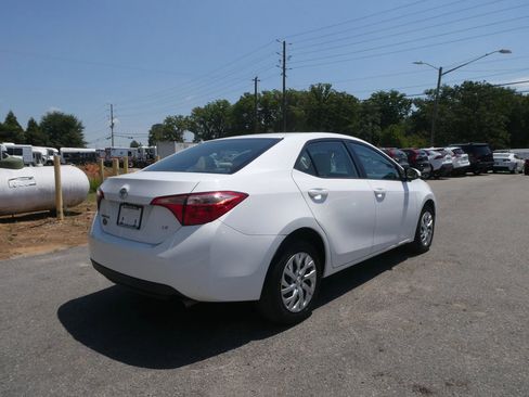 Used 2018 Toyota Corolla LE FWD image 5