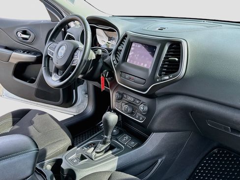 Used 2020 Jeep Cherokee Latitude w/ Cold Weather Group AWD/4WD image 15