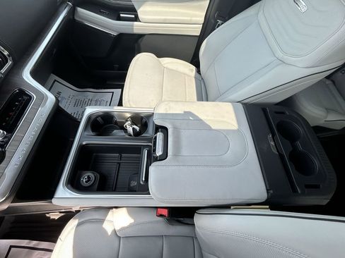 New 2026 Ford Expedition Platinum image 27