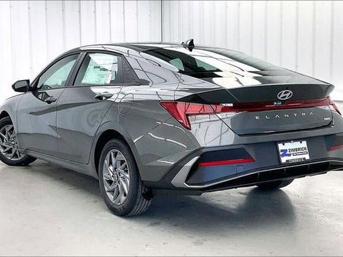 New 2026 Hyundai Elantra Hybrid FWD image 24