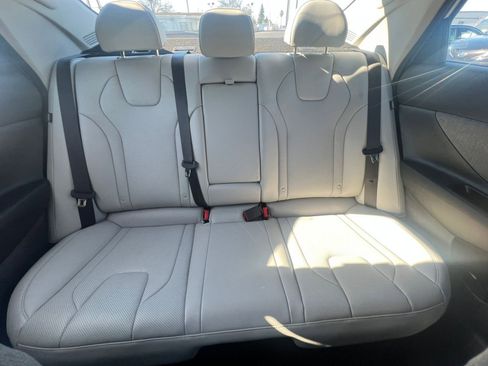 Used 2025 Hyundai Elantra Limited image 39