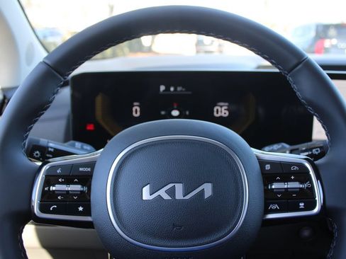 New 2026 Kia Carnival FWD image 32