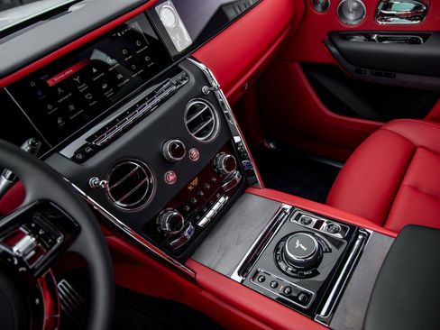 New 2026 Rolls-Royce Cullinan image 35