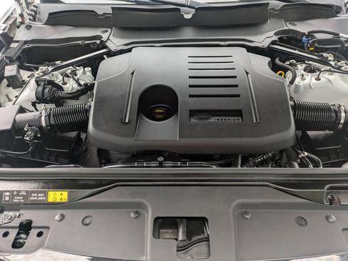 Certified 2023 Land Rover Discovery Metropolitan Edition image 34