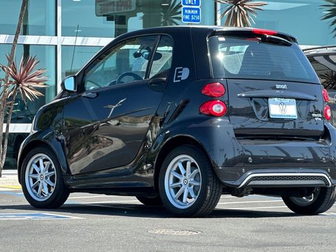Used 2016 smart fortwo passion image 6