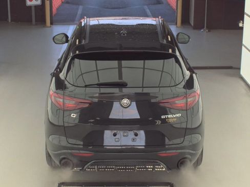 Used 2022 Alfa Romeo Stelvio Veloce image 4