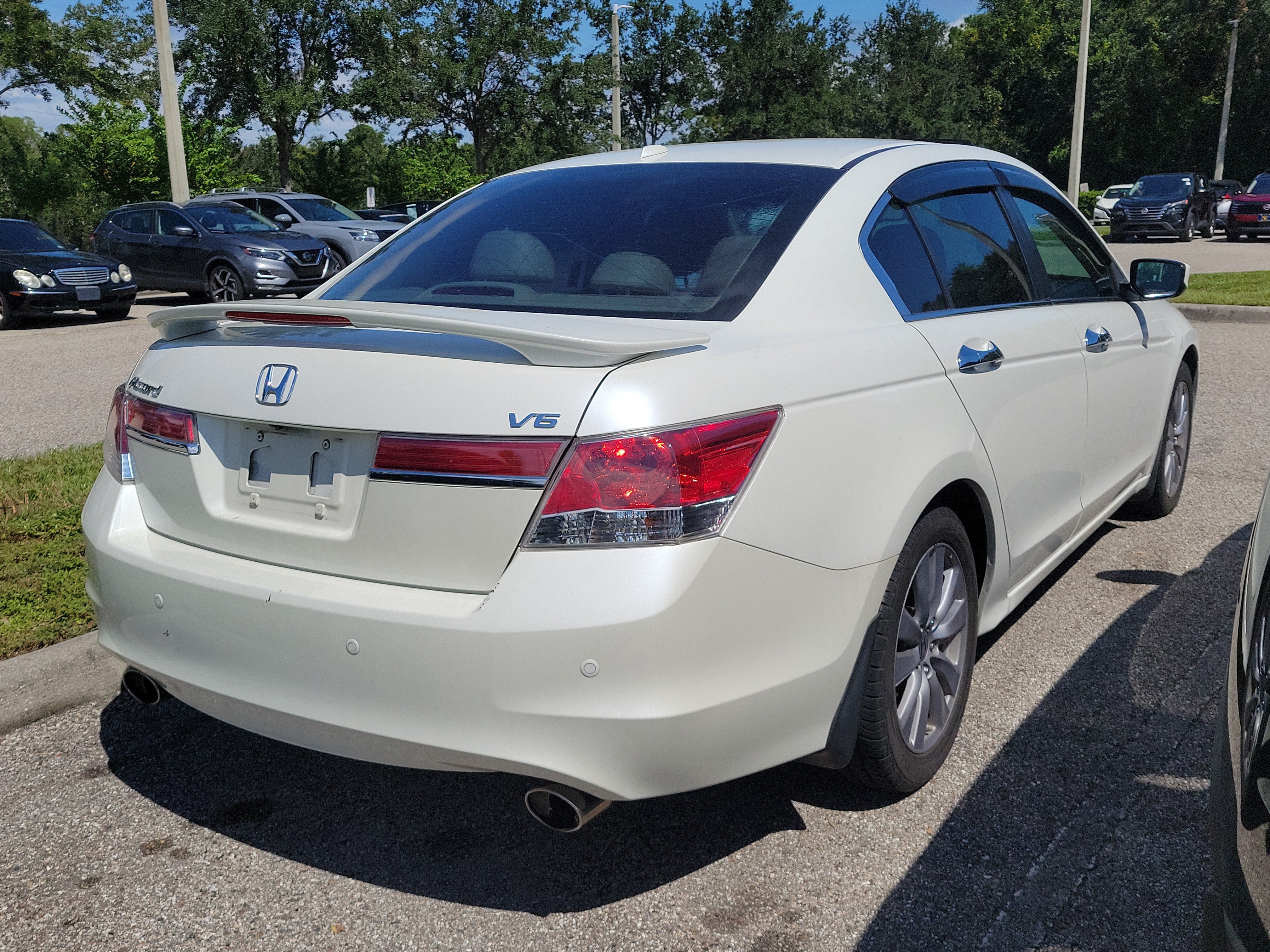 Used 2011 Honda Accord EX-L image 4