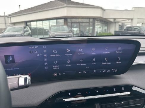 Used 2025 Buick Enclave Sport Touring w/ Power Package image 15