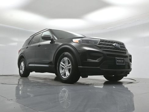 Certified 2023 Ford Explorer XLT RWD image 45