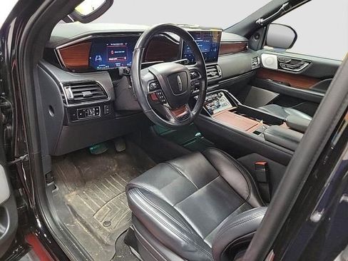 Used 2024 Lincoln Navigator Reserve image 5